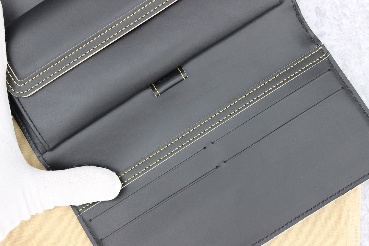 Louis Vuitton White Suhali Leather Porte-Tresor International Wallet -  Yoogi's Closet