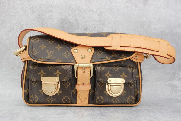 louis vuitton bag with two front pockets
