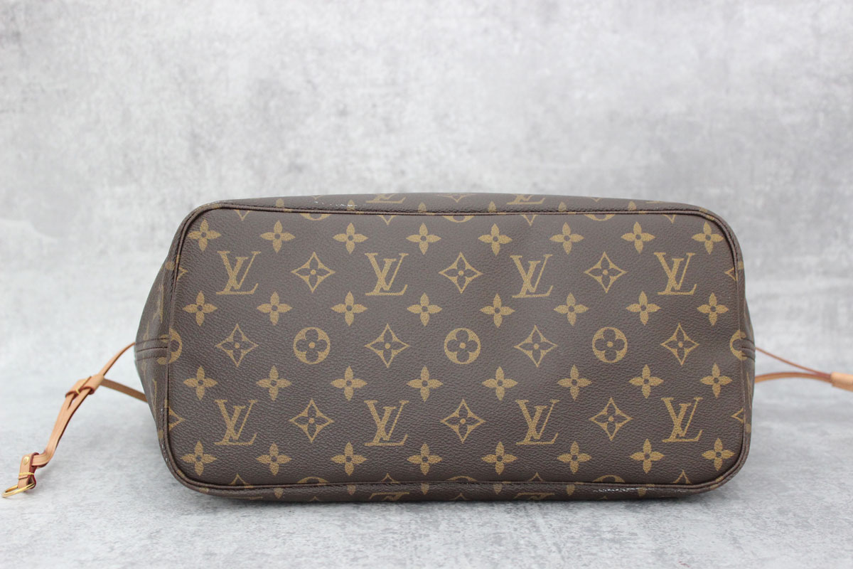 Vintage LOUIS VUITTON Monogram Neverfull MM Pouch - Pouch Only – Murphy  Pitard Jewelers