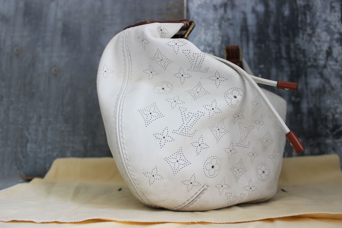 Louis Vuitton White Monogram Mahina Leather Onatah Gm