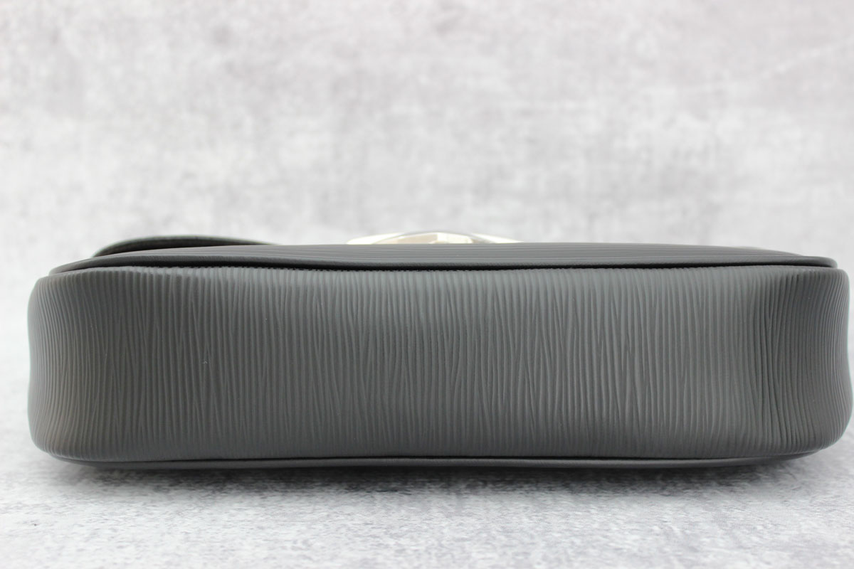 Louis Vuitton Epi Pochette Montaigne - Black Shoulder Bags, Handbags -  LOU720596