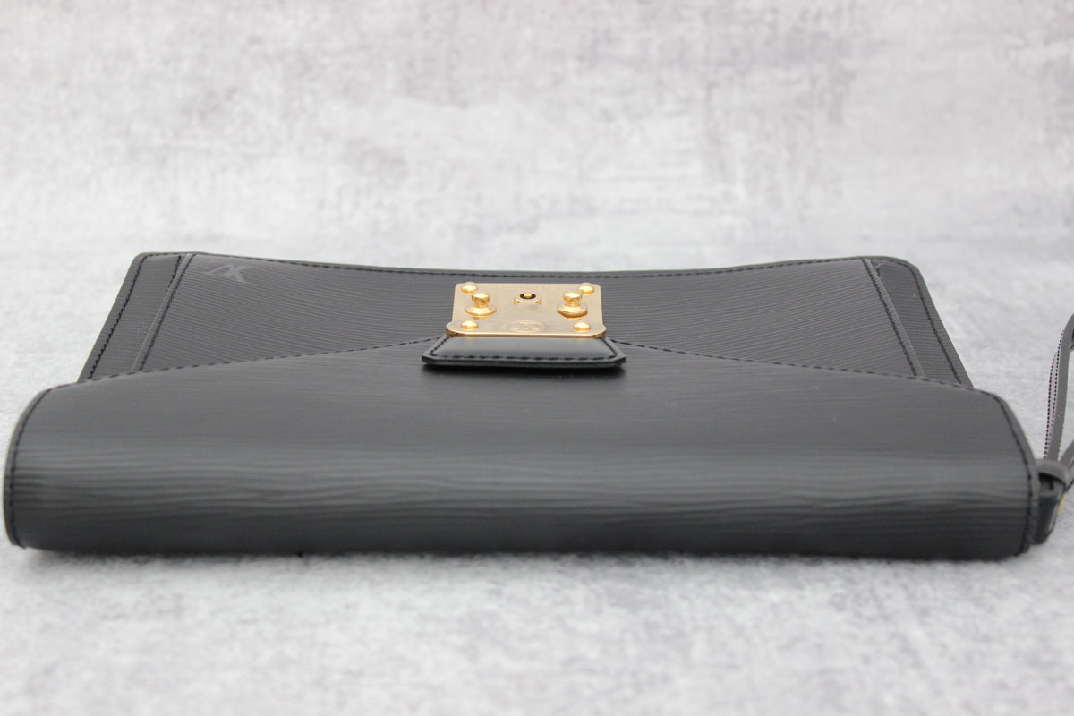 Lot - Louis Vuitton Pochette Clutch In Black Epi Leather