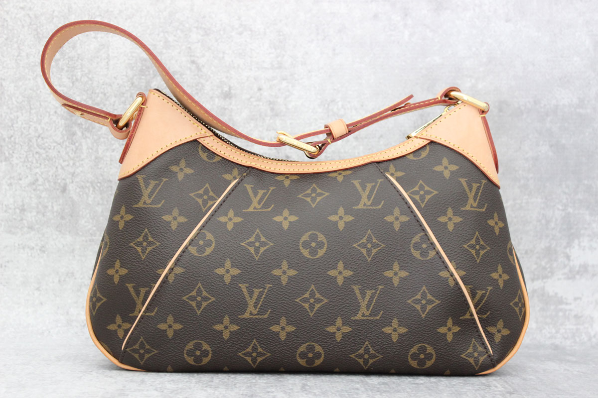 Reowned - Louis Vuitton Thames PM Monogram❣️ Shop our feed at