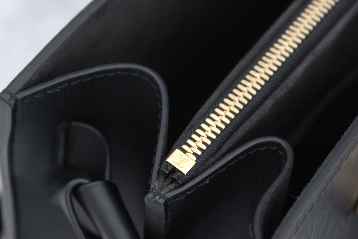 Louis Vuitton Monogram Cuir Plume Very Tote MM - Black Totes, Handbags -  LOU799651