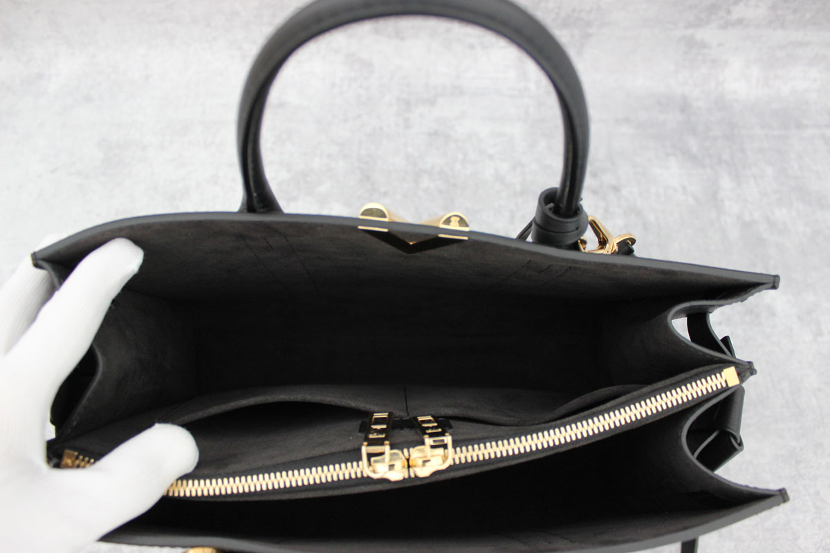 Louis Vuitton Cuir Plume and Cuir Ecume Leather Very One Handle in Noir  Satchel