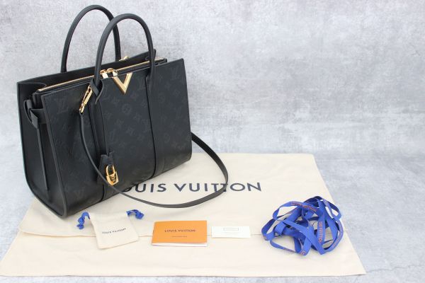 Louis Vuitton Cuir Plume Very Tote MM Noir