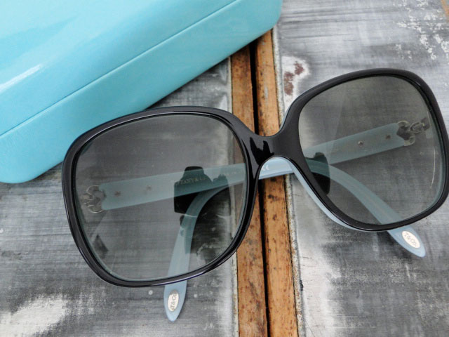 tiffany and co sunglasses with key on side